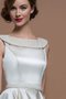 Satin A-Line Perlenbesetztes Klassisches Bescheidenes Brautkleid
