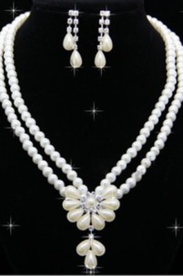 Niedlich Wunderbar Chic|Modern Perlenstickerei Brautschmuck