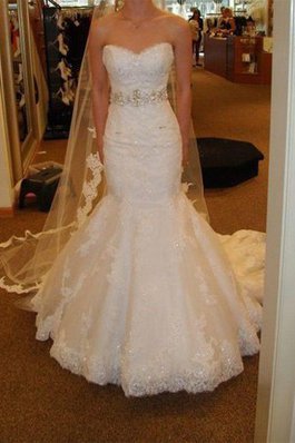 Große Verkäufe Stilvolles Bodenlanges Brautkleid mit Perlen mit Schleife