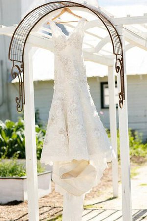 Kirche Plissiertes Exklusive Brautkleid mit Bordüre mit gekappten Ärmeln