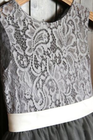 Natürliche Taile A-Line Anständiges Blumenmädchenkleid mit Schleife aus Tüll