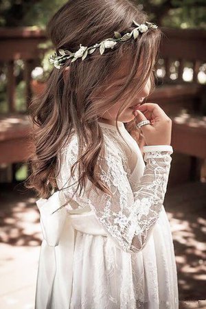 Prinzessin Juwel Ausschnitt Lange Ärmeln A-Linie Blumenmädchenkleid mit Bordüre