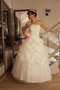 Klassisches Süß Trägerlos Formelles Brautkleid mit Rüschen