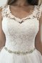 Zeitloses plissiertes Bodenlanges Brautkleid mit Applikation mit Bordüre