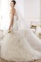 Normale Taille Sweep Train Meerjungfrau Stil Gerüschtes Brautkleid mit kreuz