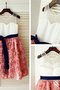 A Linie Reißverschluss Prinzessin Wadenlanges Blumenmädchenkleid mit Bordüre