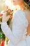 Luxus Stilvolles Bescheidenes Brautkleid mit offenen Rücken mit Bordüre