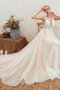 Junoesque Anständiges Pompöse Brautkleid mit Gericht Schleppe aus Tüll