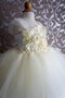Geschichtes Duchesse-Linie Bodenlanges Blumenmädchenkleid mit gekappten Ärmeln mit Rüschen