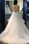 Perlenbesetztes Tiefer V-Ausschnitt Romantisches Brautkleid mit Applikation mit Bordüre