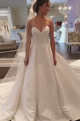 Göttlich Klassisches Extravagantes Brautkleid ohne Ärmeln mit Gericht Schleppe