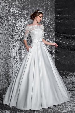 Satin A-Line Bodenlanges Brautkleid mit Gericht Schleppe mit Schulterfreier Ausschnitt