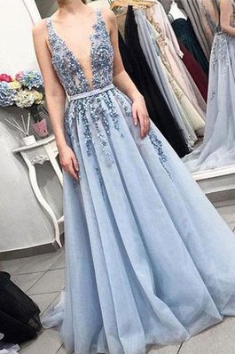 Unverwechselbar Prinzessin V-Ausschnitt Natürliche Taile Abendkleid mit Applike