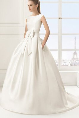 Sweep Zug Duchesse-Linie Ärmelloses Brautkleid mit Schmetterlingsknoten aus Satin