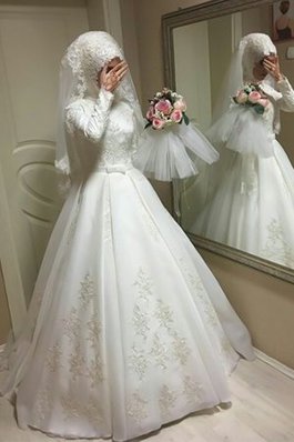 Faszinierend Kirche Modern Formelles Brautkleid aus Tüll