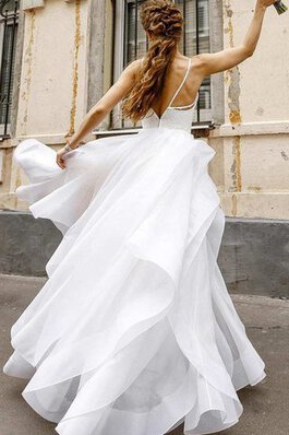 XXL V-Ausschnitt Tiefer V-Ausschnitt Brautkleid mit Bordüre mit mehrschichtigen Rüsche
