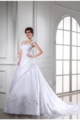 Organza Ärmellos Kapelle Schleppe Brautkleid mit Empire Taille mit Applikation