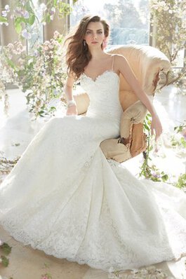 Spitze Garten Einfaches Anständiges Brautkleid mit Bordüre