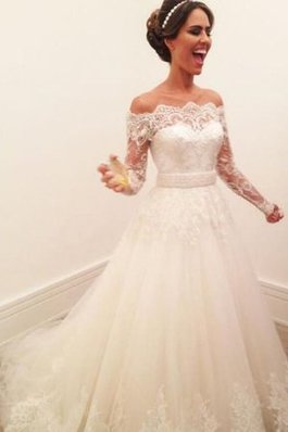 Auffallend Langes Romantisches Brautkleid mit Reißverschluss mit Stickerei
