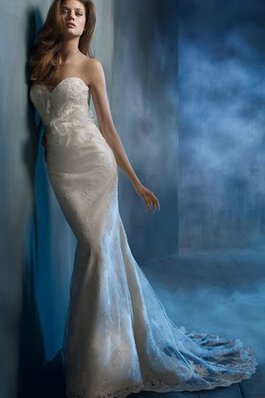 Sweep Zug Anständiges Stilvolles Brautkleid aus Spitze mit Bordüre