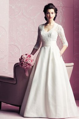 Satin A-Line Prächtiges Brautkleid mit Queen Anne Ausschnitt mit Bordüre