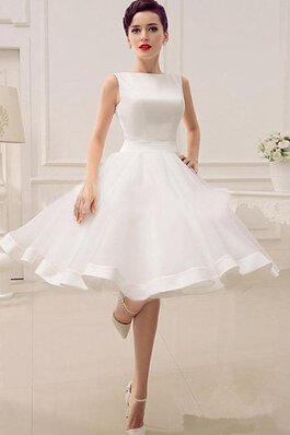 Satin Elegantes Knielanges Schlichtes Brautkleid mit Schlüsselloch Rücken