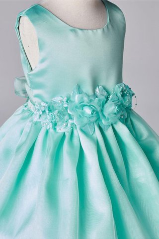 Schaufel-Ausschnitt Organza Plissiertes Blumenmädchenkleid mit Gürtel mit Blume