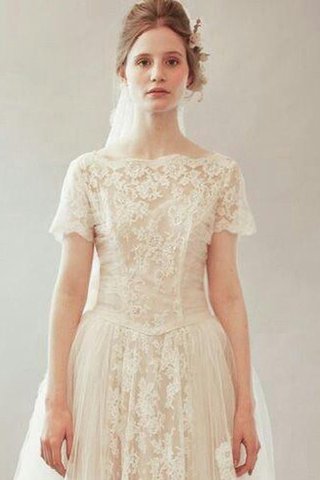 Zickzack Ausschnitt Vintage Konservatives Brautkleid mit kurzen Ärmeln mit Bordüre
