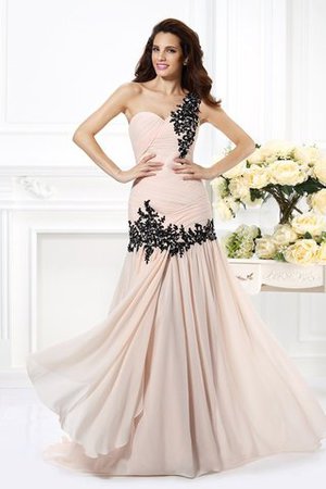 9ce2-0z01t-reissverschluss-ein-schulterfreies-bodenlanges-ballkleid-mit-applikation-aus-chiffon