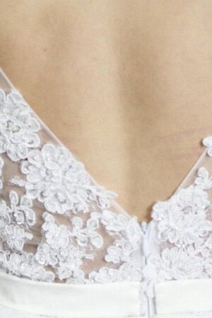 Plissiertes V-Ausschnitt Perlenbesetztes Bodenlanges Brautkleid mit Bordüre