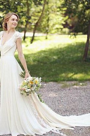 Sweep Train Modisches Romantisches Brautkleid mit Applike aus Spitze
