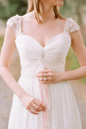 Strand Schlichtes Elegantes Brautkleid mit gekappten Ärmeln mit Bordüre