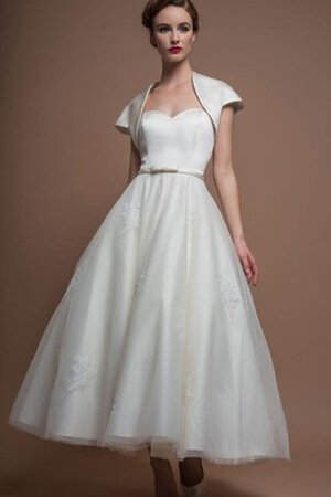 Schaufel-Ausschnitt A-Line Klassisches Brautkleid mit Knöpfen mit Gürtel