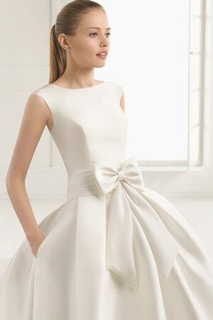 Sweep Zug Duchesse-Linie Ärmelloses Brautkleid mit Schmetterlingsknoten aus Satin