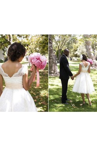 Wadenlanges Lockeres Einfaches Brautkleid mit Applikation mit Rüschen