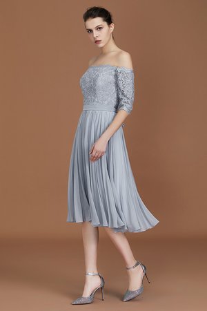 Schulterfreier Ausschnitt Blendend A-Line Kurze Ärmeln Brautjungfernkleid aus Chiffon