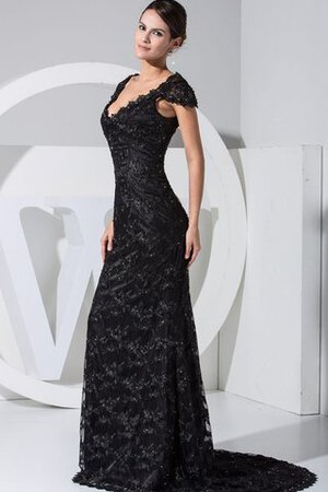 Enganliegendes Sweep Train Queen Anne Abendkleid mit Applikation