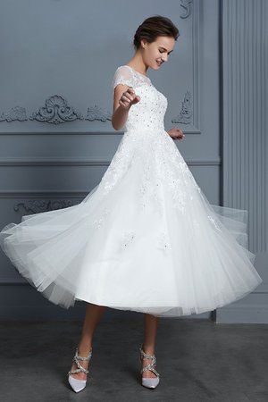 Auffallend Exklusive Wadenlanges Brautkleid mit Perlen mit Kurzen Ärmeln