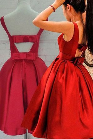 Normale Taille Satin Kurzes Abschlusskleid mit Gürtel mit Schleife