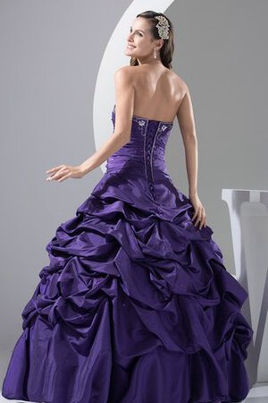 Pick-Ups Duchesse-Linie Gesticktes Quinceanera Kleid mit Herz-Ausschnitt