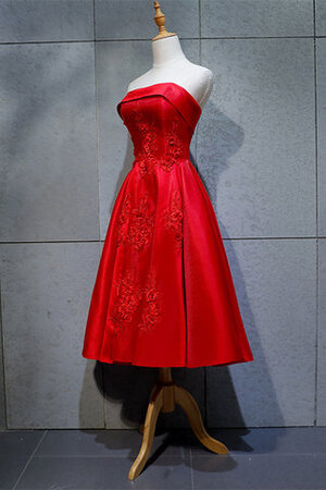 Normale Taille Wunderbar Romantisches Knielanges Ballkleid mit Stickerei