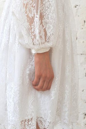 Spitze V-Ausschnitt Enges Informelles Brautkleid mit Bordüre