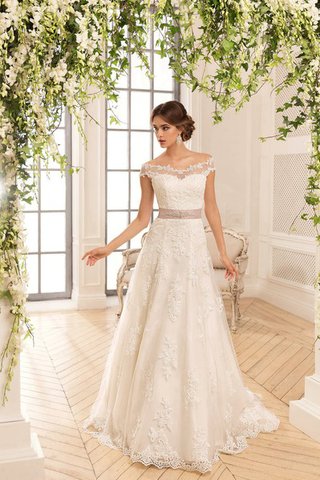 Überblick über die grundlegenden Silhouetten von Hochzeitskleidern 9ce2-sucm5-sweep-zug-spitze-schulterfrei-elegantes-brautkleid-mit-gekappten-armeln