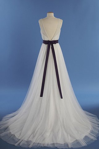 Rückenfreies Garten Legeres Brautkleid mit V-Ausschnitt mit Gürtel