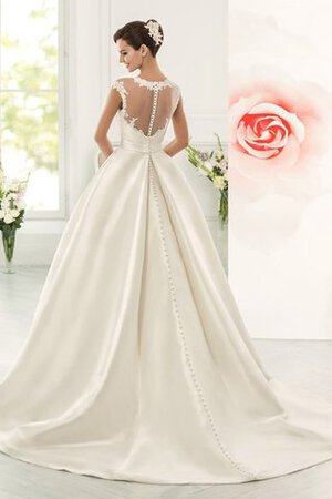 A-Line Satin drapiertes Brautkleid mit gekappten Ärmeln mit Bordüre
