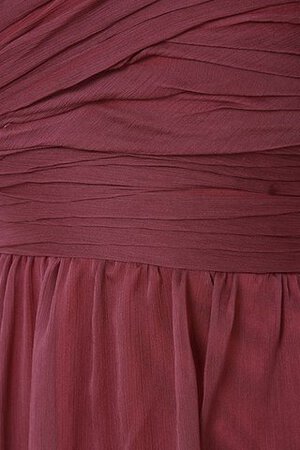 Ein Schulterfreies Gerüschtes Sittsames Brautjungfernkleid aus Chiffon