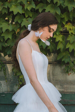 Garten Ehrenvoll Gericht Schleppe Rückenfreies Brautkleid mit Knöpfen