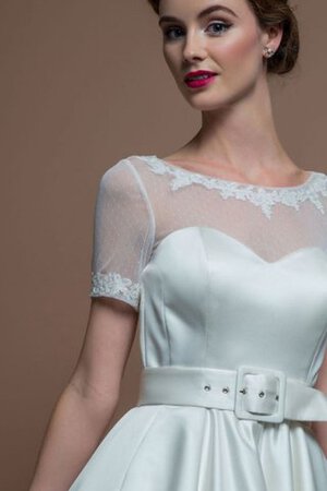 Schaufel-Ausschnitt A-Line Klassisches Brautkleid mit Knöpfen mit Gürtel