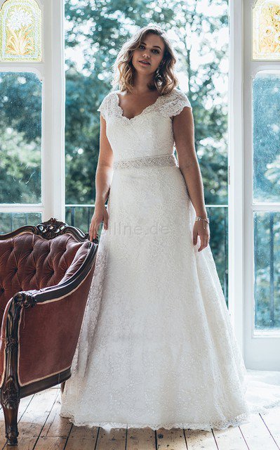 Spitze Perlenbesetztes Übergröße Brautkleid mit V-Ausschnitt mit Bordüre
