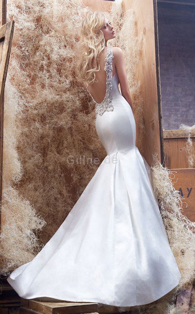 Sweep Zug Meerjungfrau Perlenbesetztes Tiefer V-Ausschnitt Brautkleid mit Applike